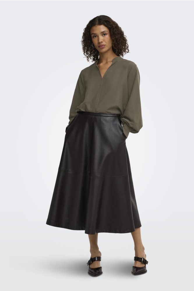 Jacqueline de Yong groene dames blouse | Model vooraanzicht