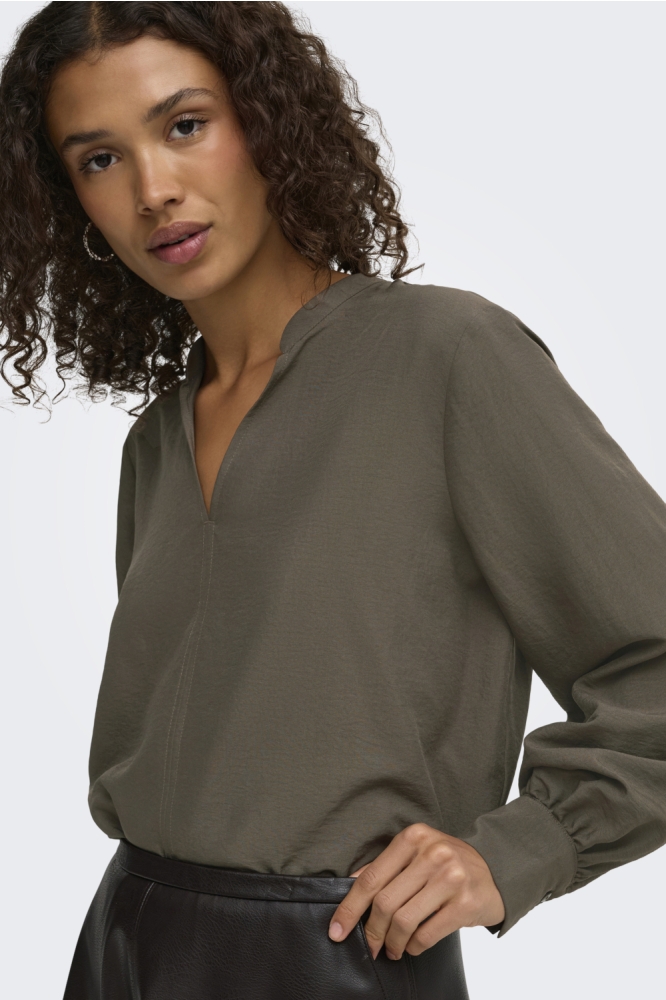 Jacqueline de Yong groene dames blouse | Close up
