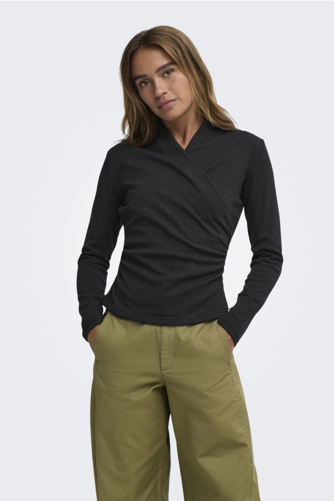 Jacqueline de Yong grijze dames t-shirt | Model vooraanzicht