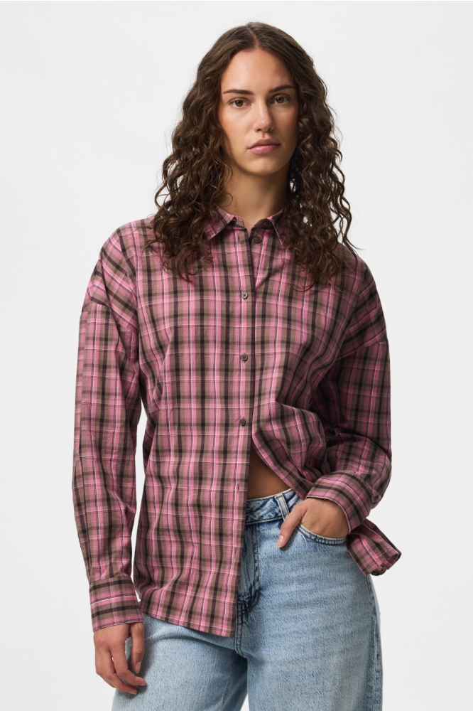 Pieces bruine dames blouse | Model vooraanzicht