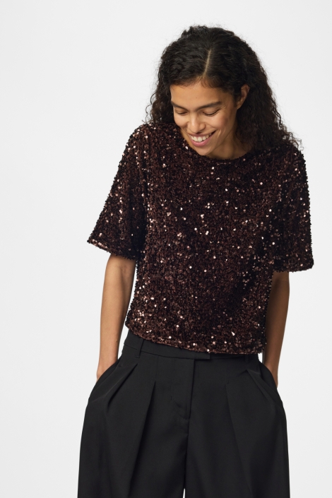 Pieces bruine dames t-shirt | Model vooraanzicht