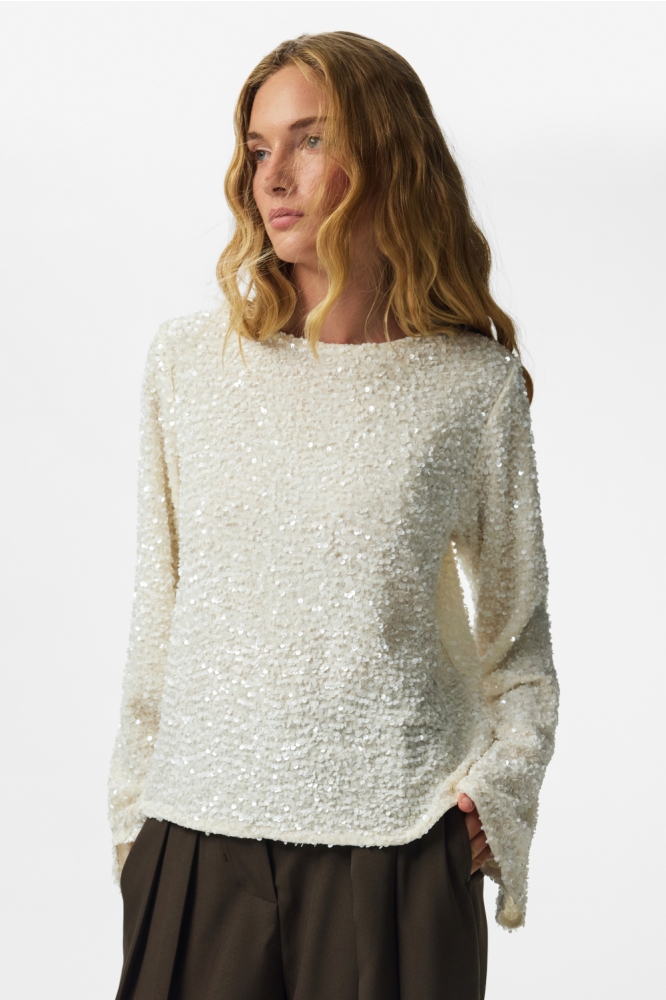Pieces witte dames t-shirt | Model vooraanzicht
