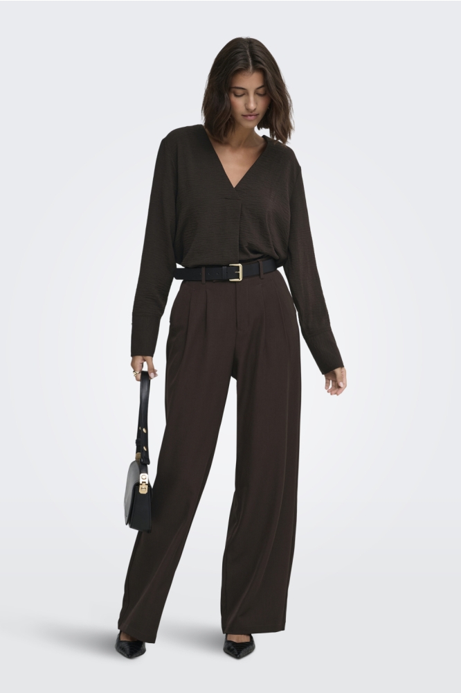 Jacqueline de Yong bruine dames blouse | Model vooraanzicht