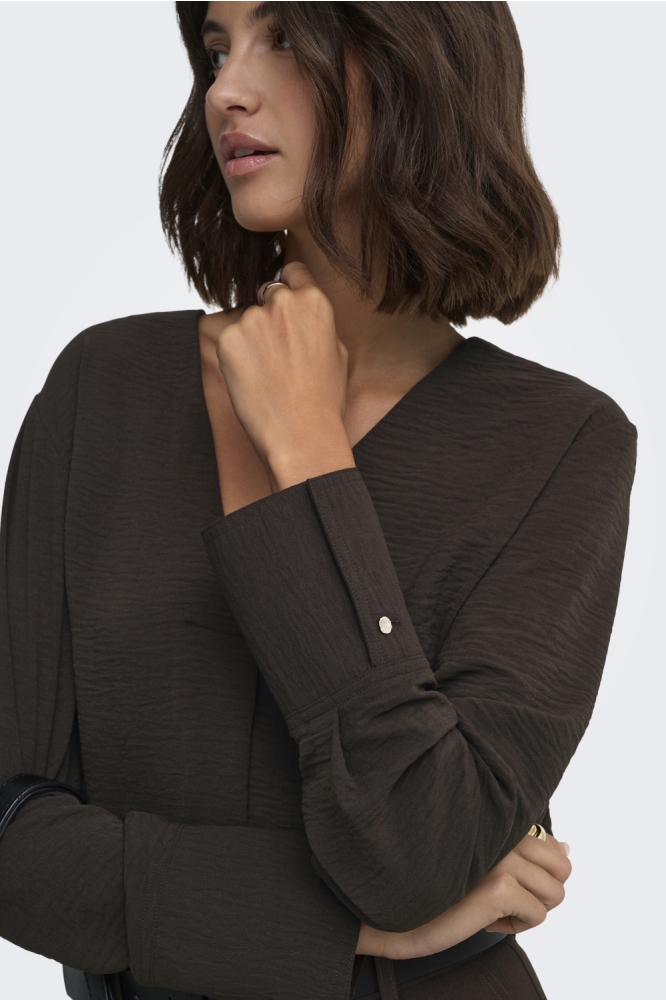 Jacqueline de Yong bruine dames blouse | Close up