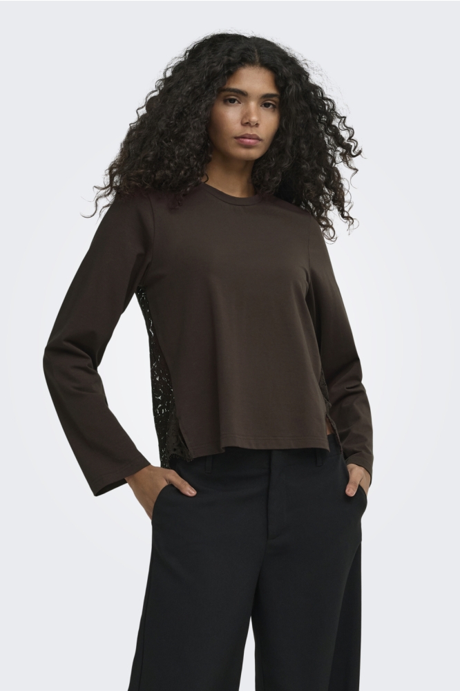Only bruine dames t-shirt | Model vooraanzicht