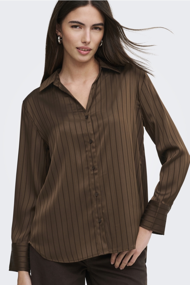 Only bruine dames blouse | Model vooraanzicht
