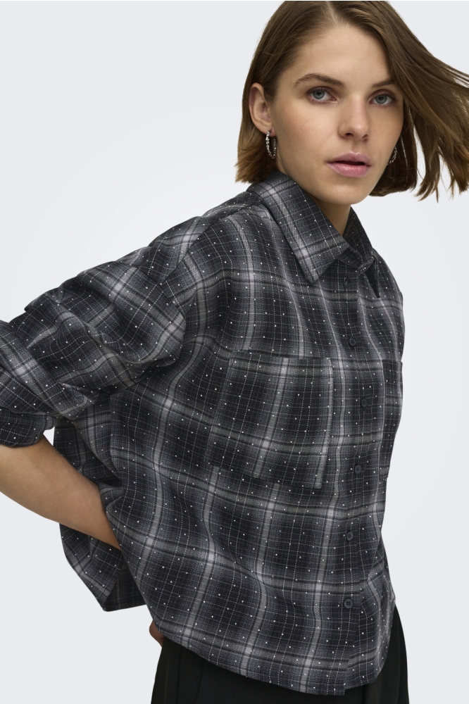 Only zwarte dames blouse | Model zijaanzicht