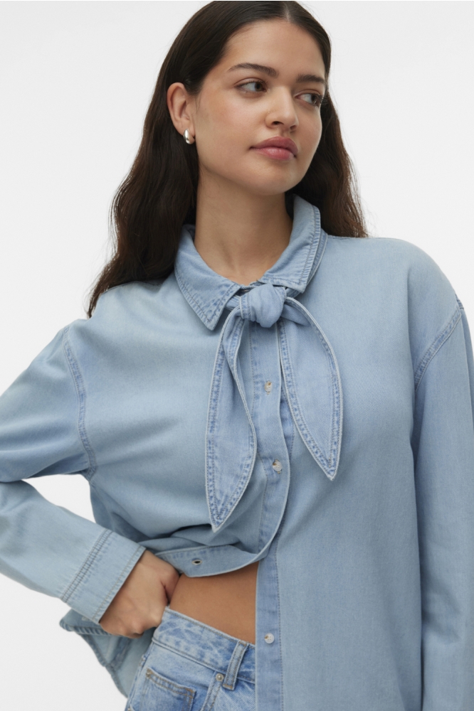 Vero Moda blauwe dames blouse | Model vooraanzicht