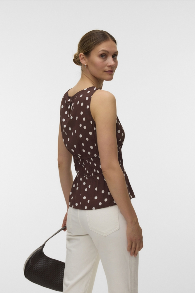Vero Moda bruine dames top | Model achteraanzicht
