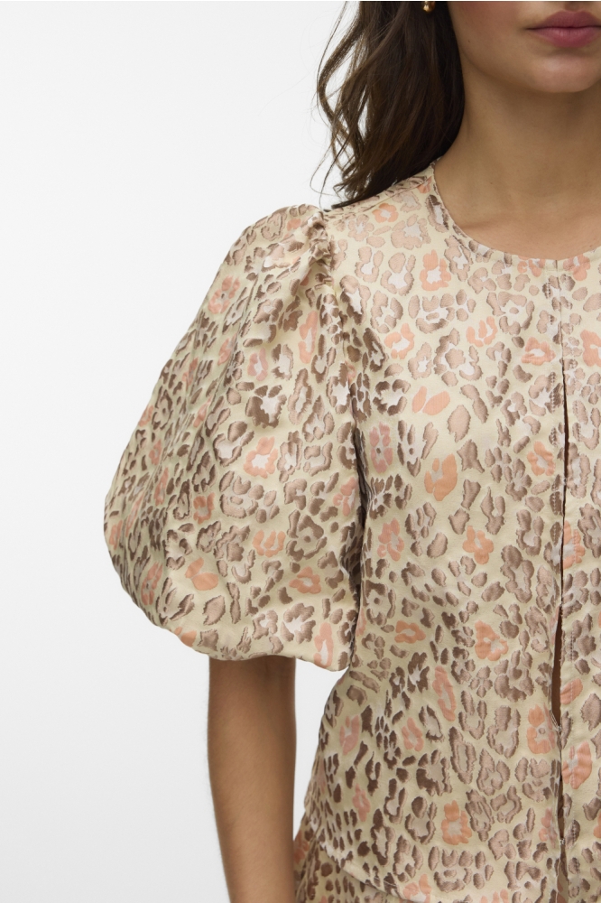 Vero Moda ecru dames blouse | Close up