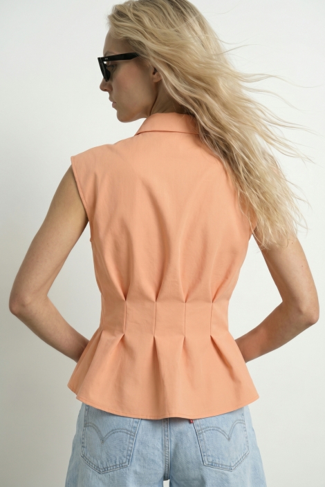 Hypedrop oranje dames blouse | Model achteraanzicht