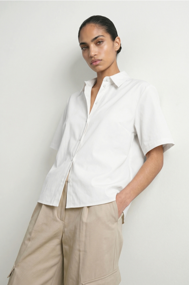 Hypedrop witte dames blouse | Model vooraanzicht