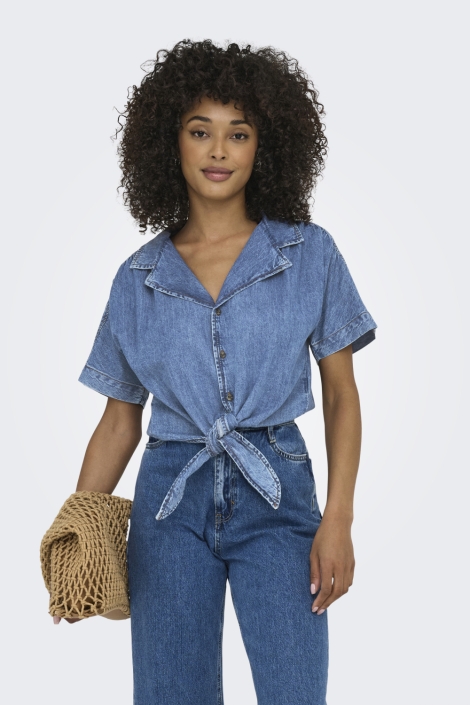 Only blauwe dames blouse | Model vooraanzicht