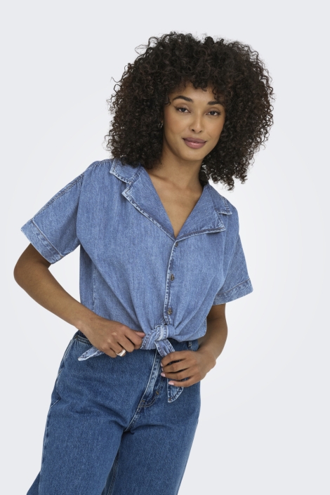 Only blauwe dames blouse | Model vooraanzicht