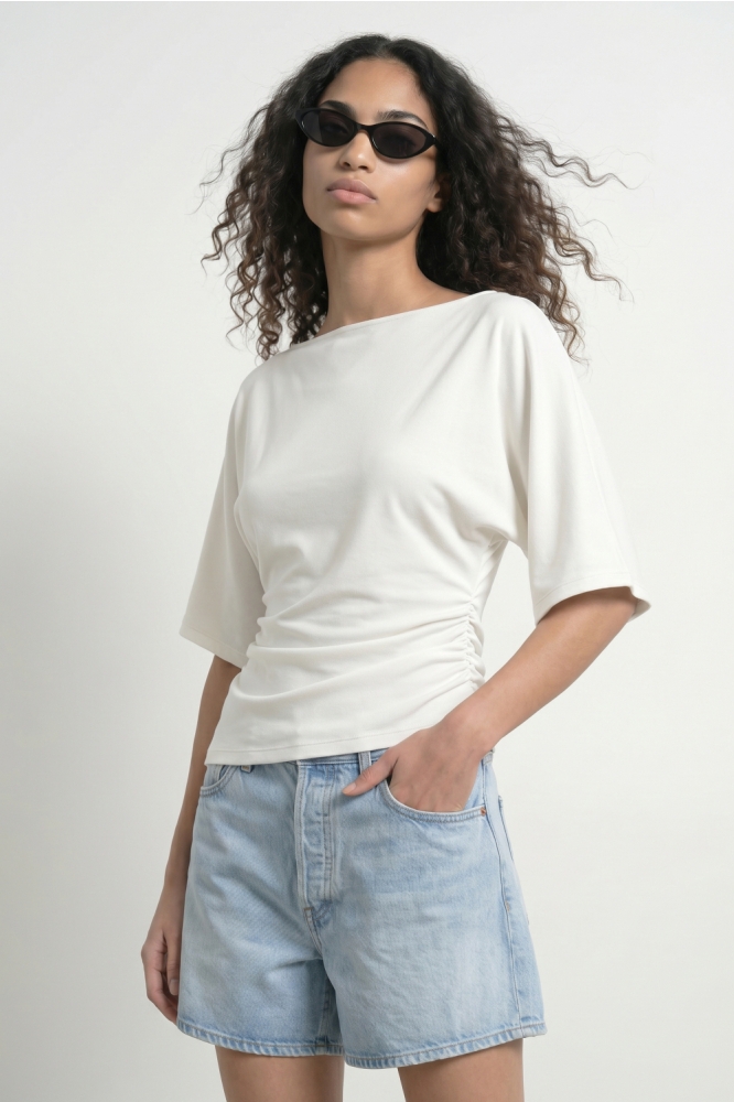 Hypedrop witte dames t-shirt | Model vooraanzicht