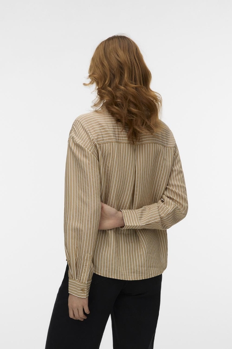Vero Moda camel dames blouse | Model achteraanzicht