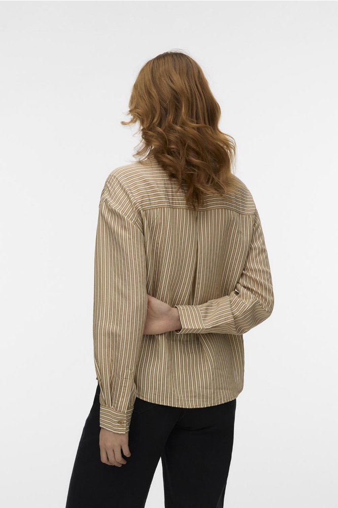 Vero Moda camel dames blouse | Model achteraanzicht