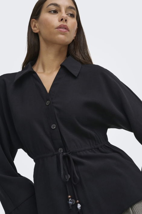Jacqueline de Yong zwarte dames blouse | Close up