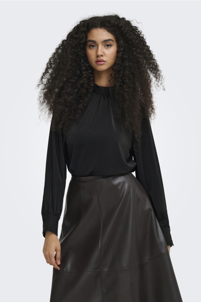 Jacqueline de Yong zwarte dames blouse | Model vooraanzicht