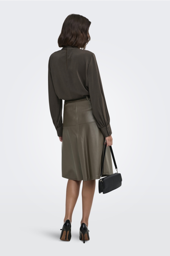 Jacqueline de Yong bruine dames blouse | Model vooraanzicht