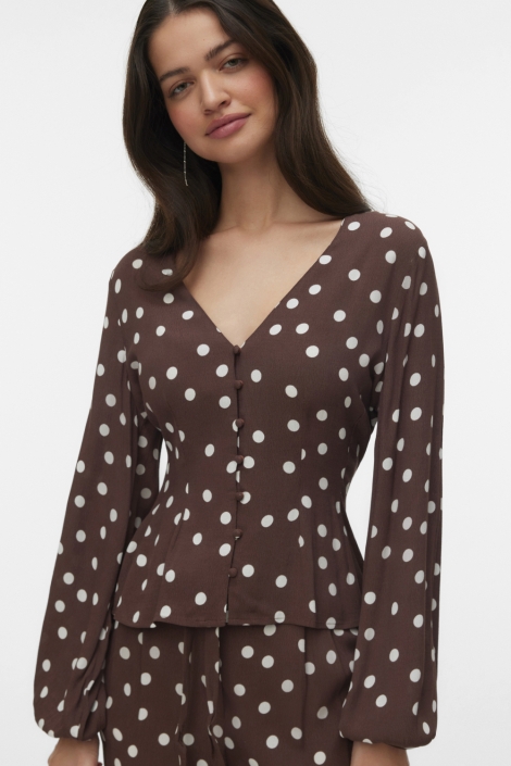 Vero Moda bruine dames blouse | Model vooraanzicht