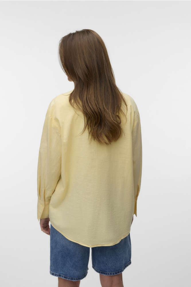 Vero Moda gele dames blouse | Model vooraanzicht
