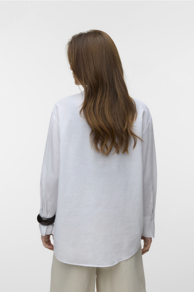 Vero Moda witte dames blouse | Model achteraanzicht