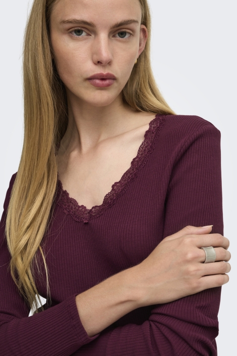 Only bordeaux dames t-shirt | Close up