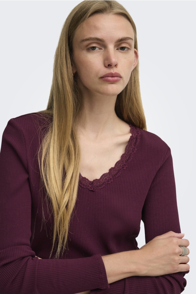 Only bordeaux dames t-shirt | Kleurstaal
