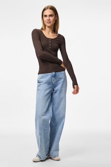 Pieces bruine dames t-shirt | Model