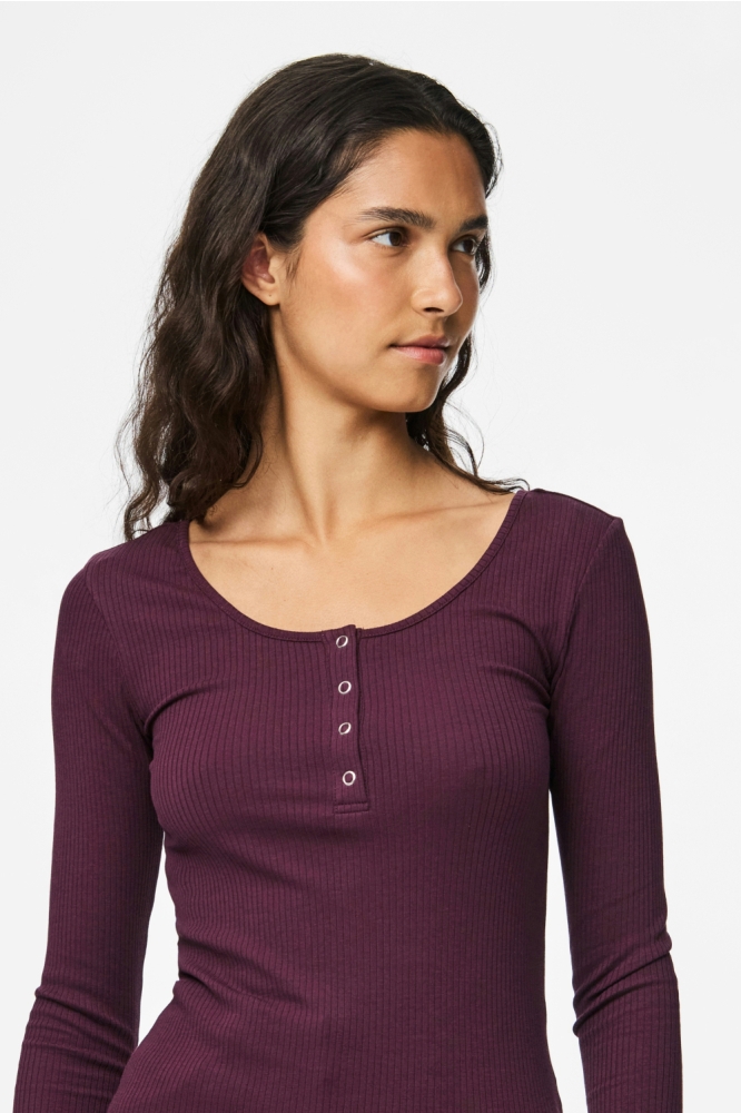 Pieces bordeaux dames t-shirt | Close up