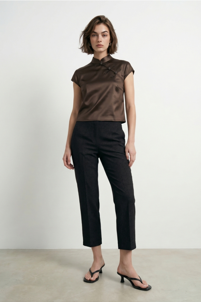 Hypedrop bruine dames blouse | Model