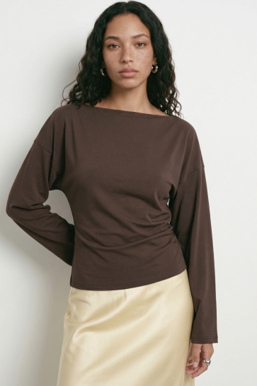 Hypedrop T-shirt HDYURI LS DRAPED TOP 32001211 CHOCOLATE BROWN