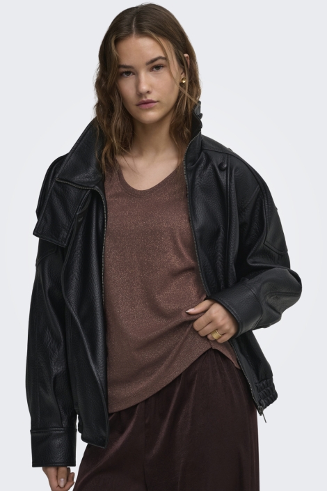 Only bruine dames t-shirt | Model vooraanzicht