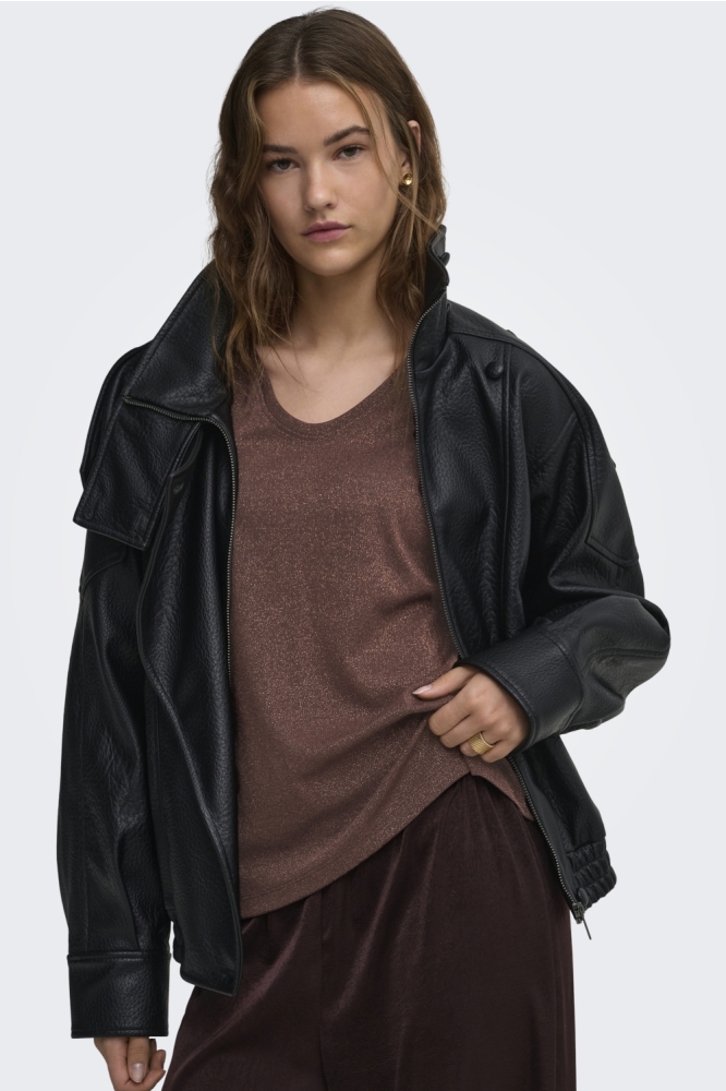 Only bruine dames t-shirt | Model vooraanzicht