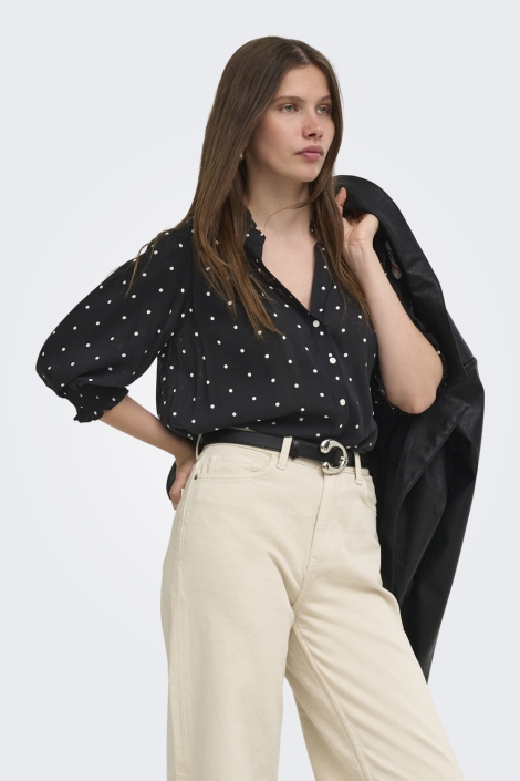 Only zwarte dames blouse | Model vooraanzicht