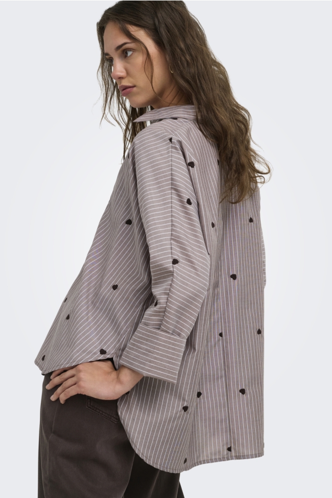 Only bruine dames blouse | Model zijaanzicht