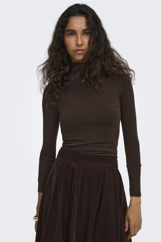 Only bruine dames top | Model vooraanzicht