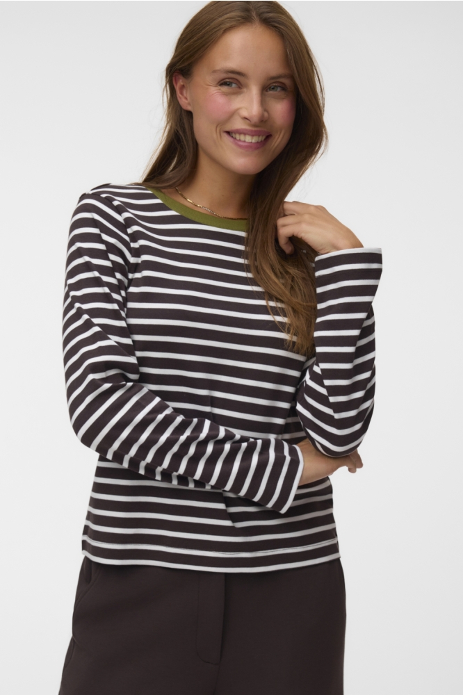 Vero Moda bruine dames t-shirt | Model vooraanzicht