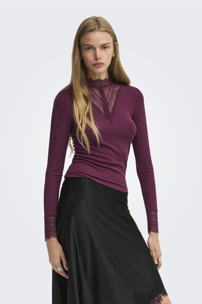 Only bordeaux dames top | Model vooraanzicht