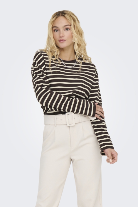 Only bruine dames t-shirt | Model vooraanzicht