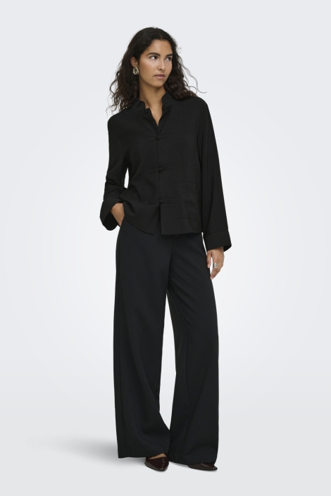 Jacqueline de Yong zwarte dames blouse | Model