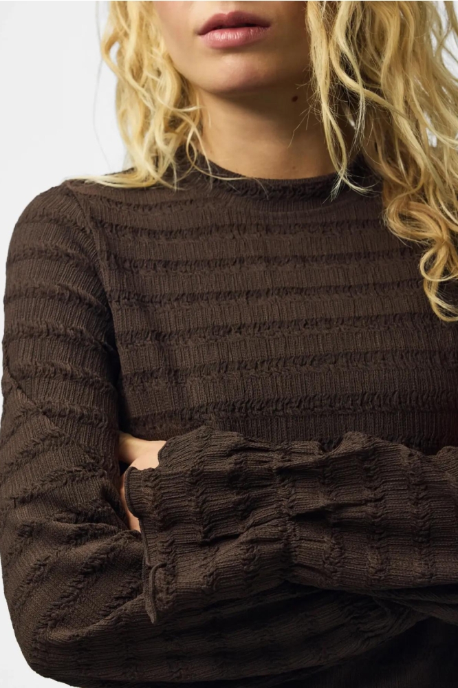 Pieces bruine dames t-shirt | Close up
