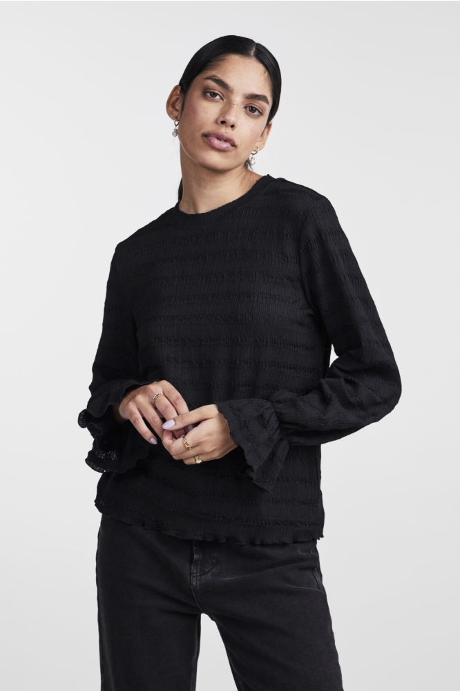 Pieces zwarte dames t-shirt | Model vooraanzicht