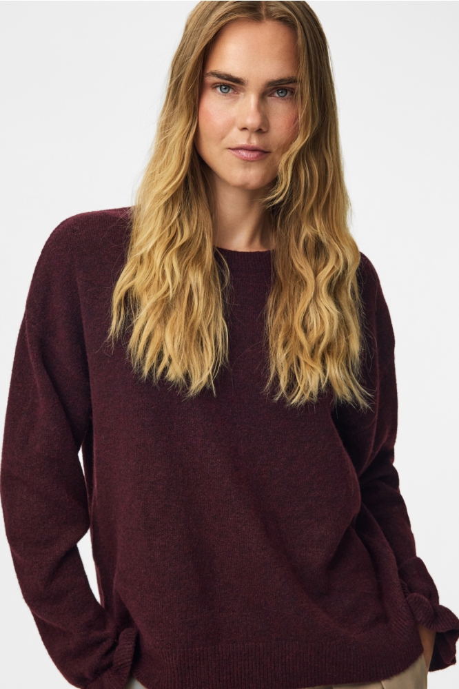 Pieces bordeaux dames trui | Model vooraanzicht
