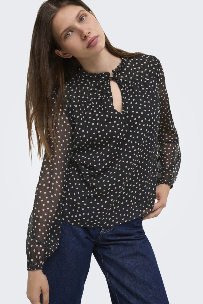 Only zwarte dames t-shirt | Model vooraanzicht