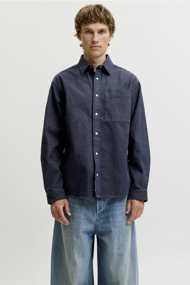 Jack & Jones blauwe heren overhemd | Model vooraanzicht