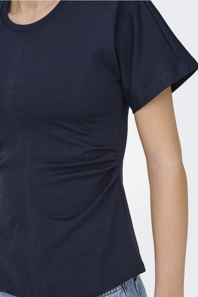 Only blauwe dames t-shirt | Close up