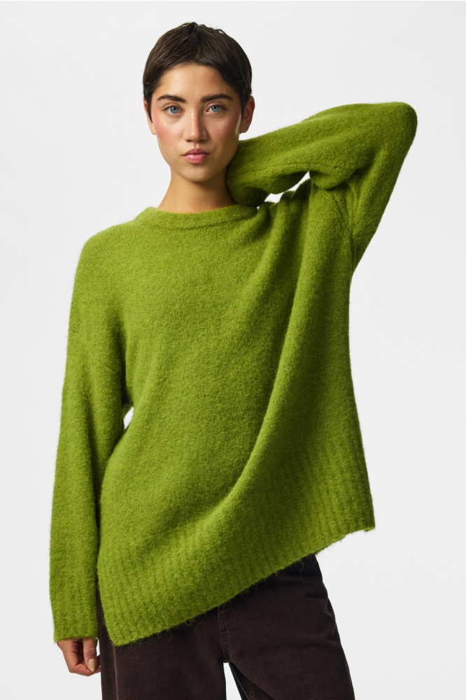 Pieces groene dames trui | Model vooraanzicht