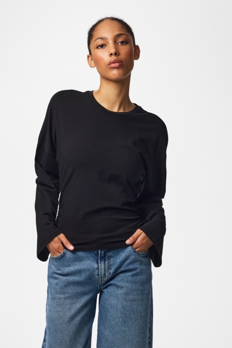 Pieces zwarte dames t-shirt | Model vooraanzicht